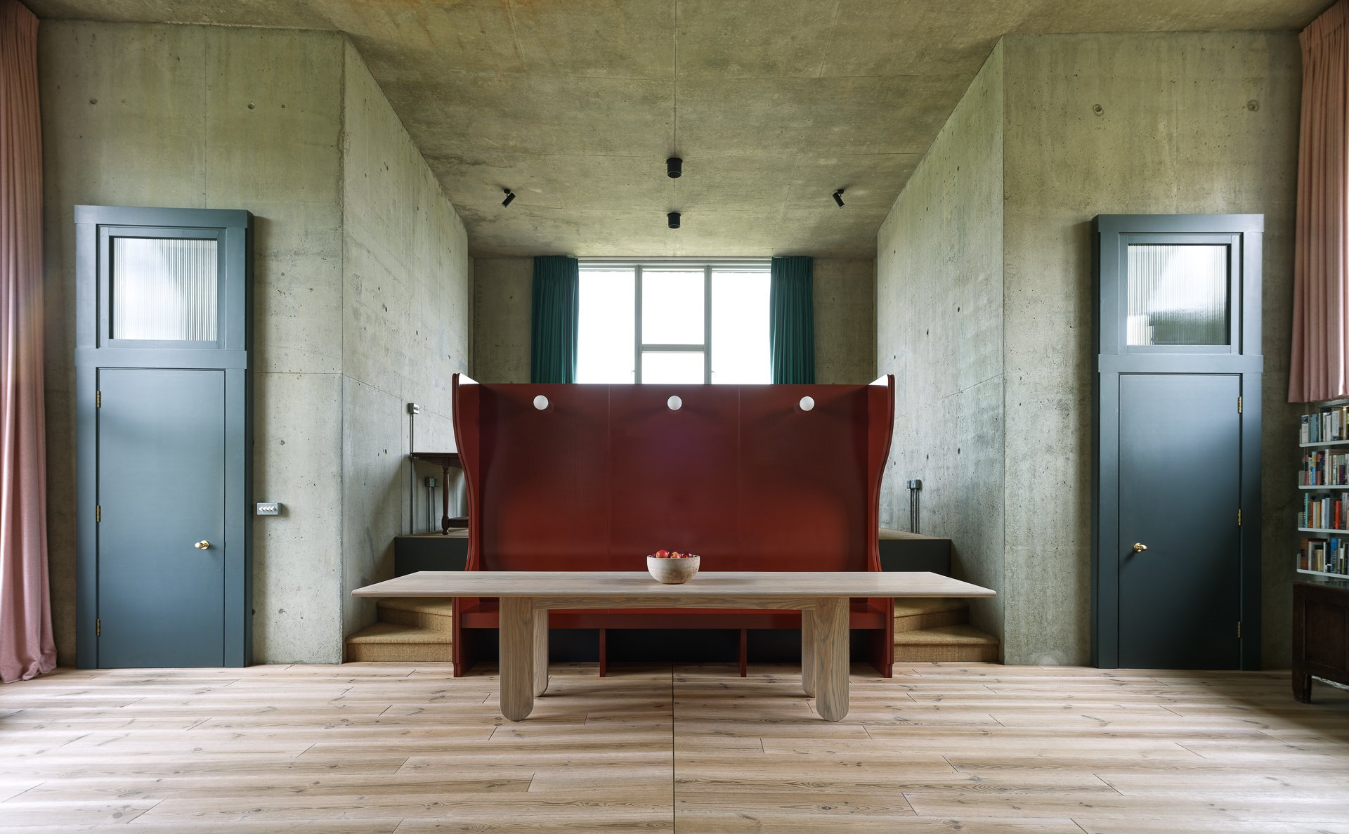 side view of nithurst tdinning table without extensions