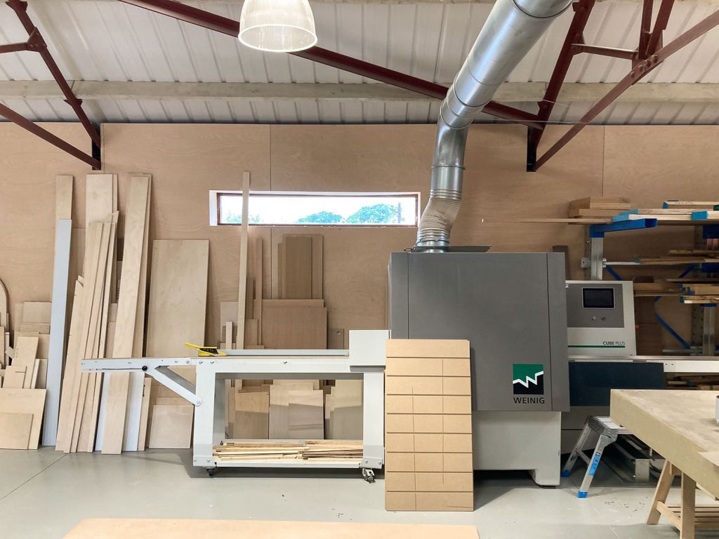 weining four sided planer in workshop